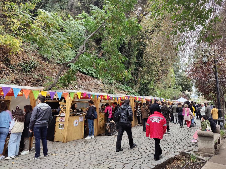 Artisans selling food and drink at the Ñam food festival.